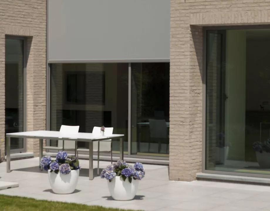 Zonwering voor moderne woning te Oudenaarde