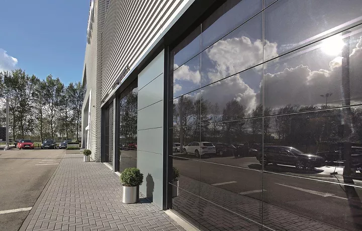 Glazen industriepoorten