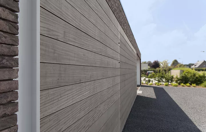 Houten garagepoort in afrormosia