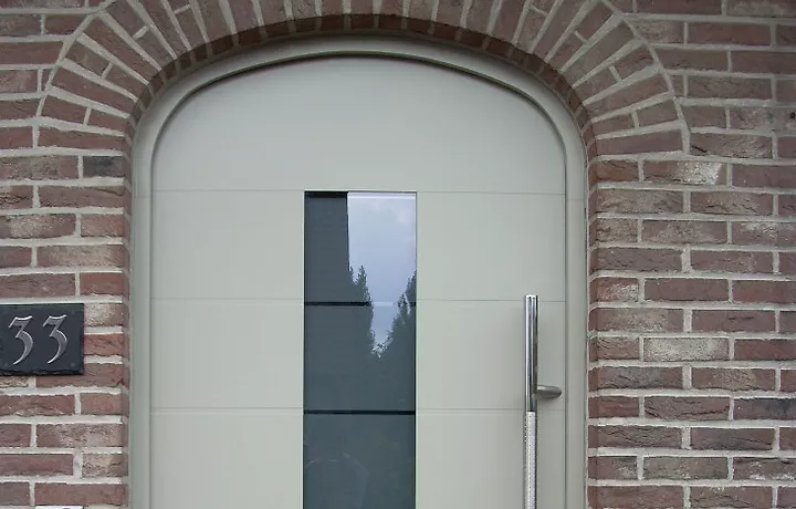 Vervangen van ronde voordeur te Waregem