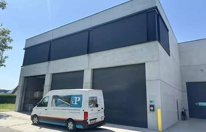 Renson Fixscreens voor industriebouw in Deerlijk