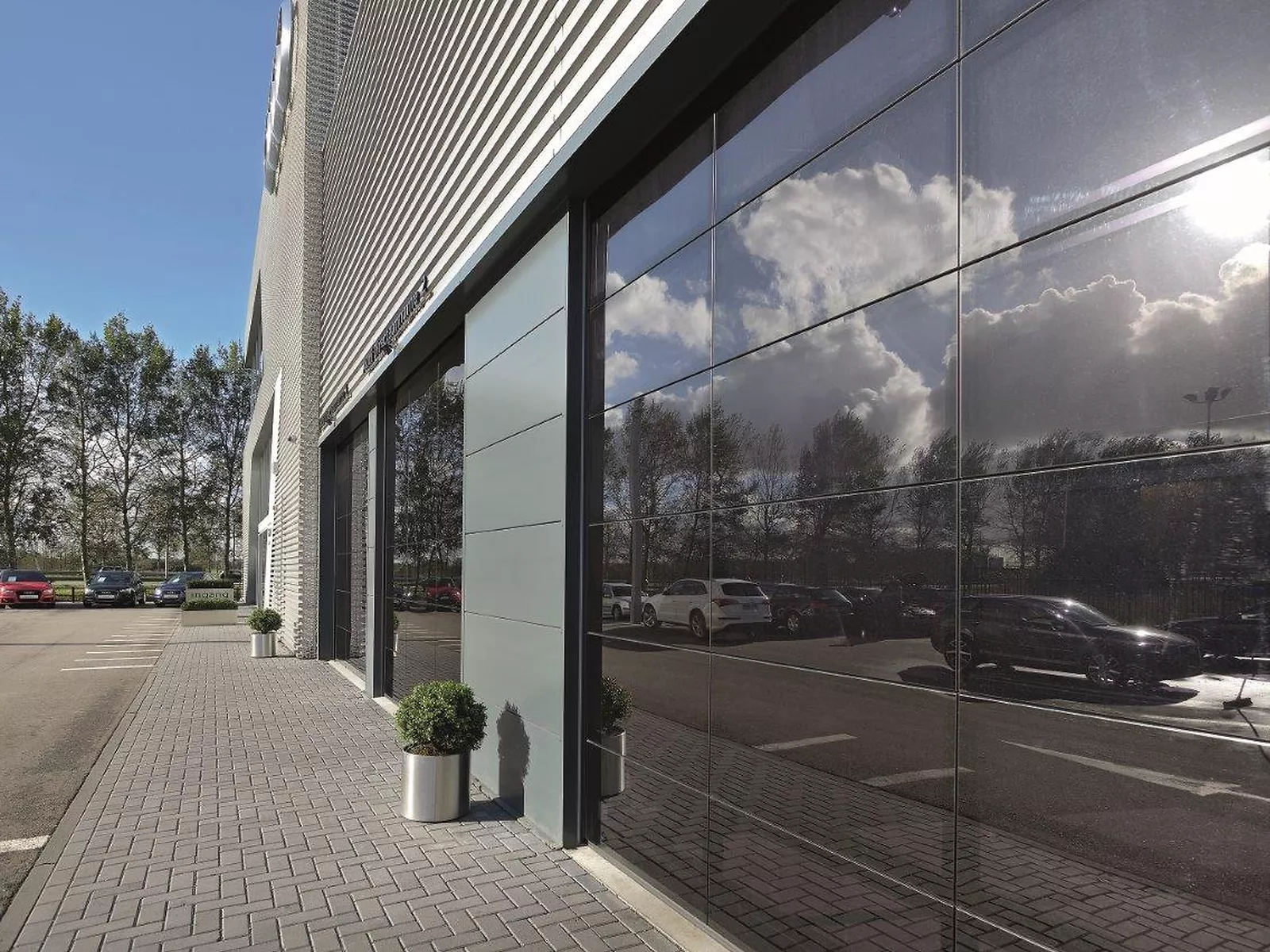 Glazen industriepoorten