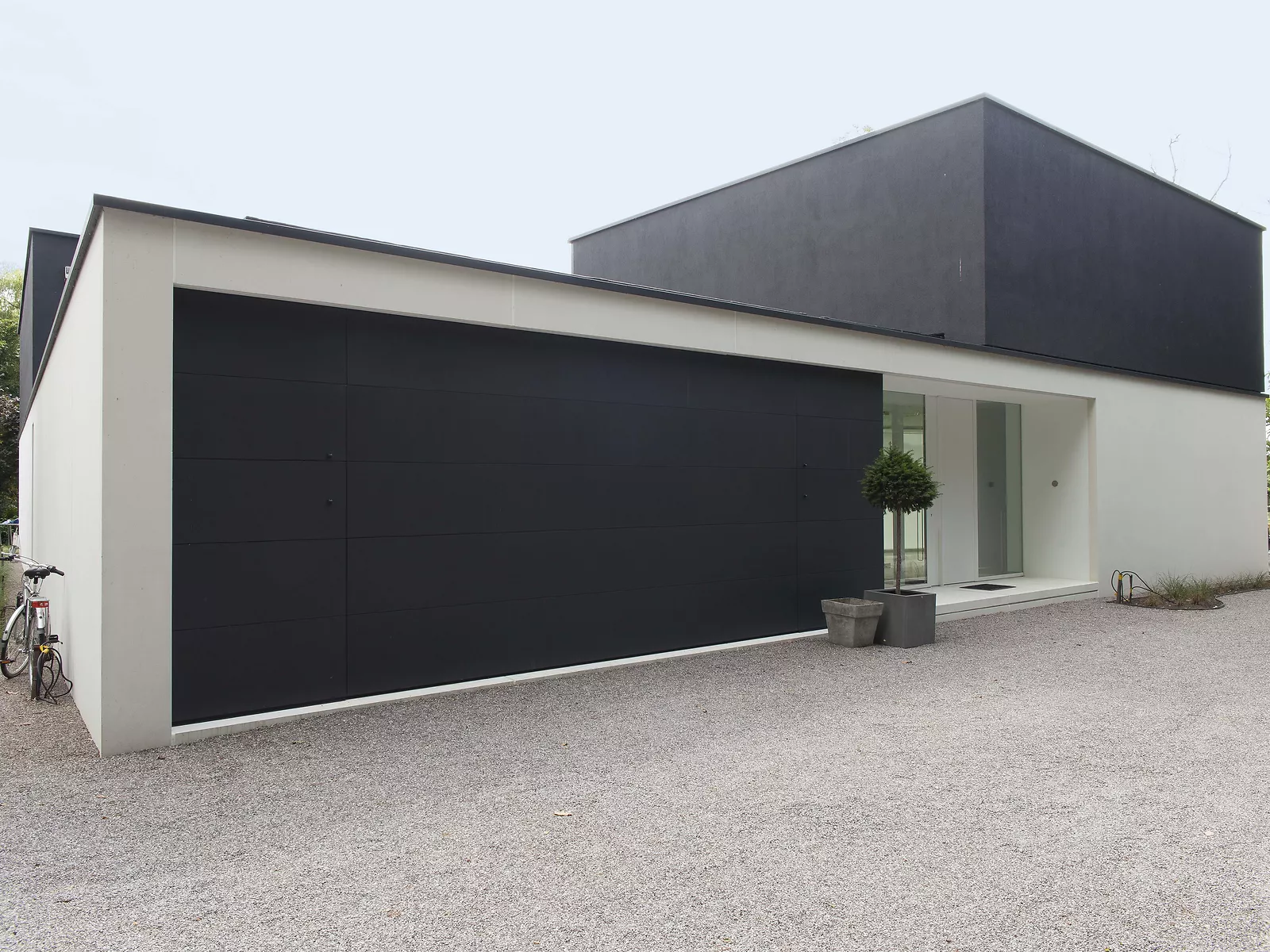 In de gevel geïntegreerde vlakke poort