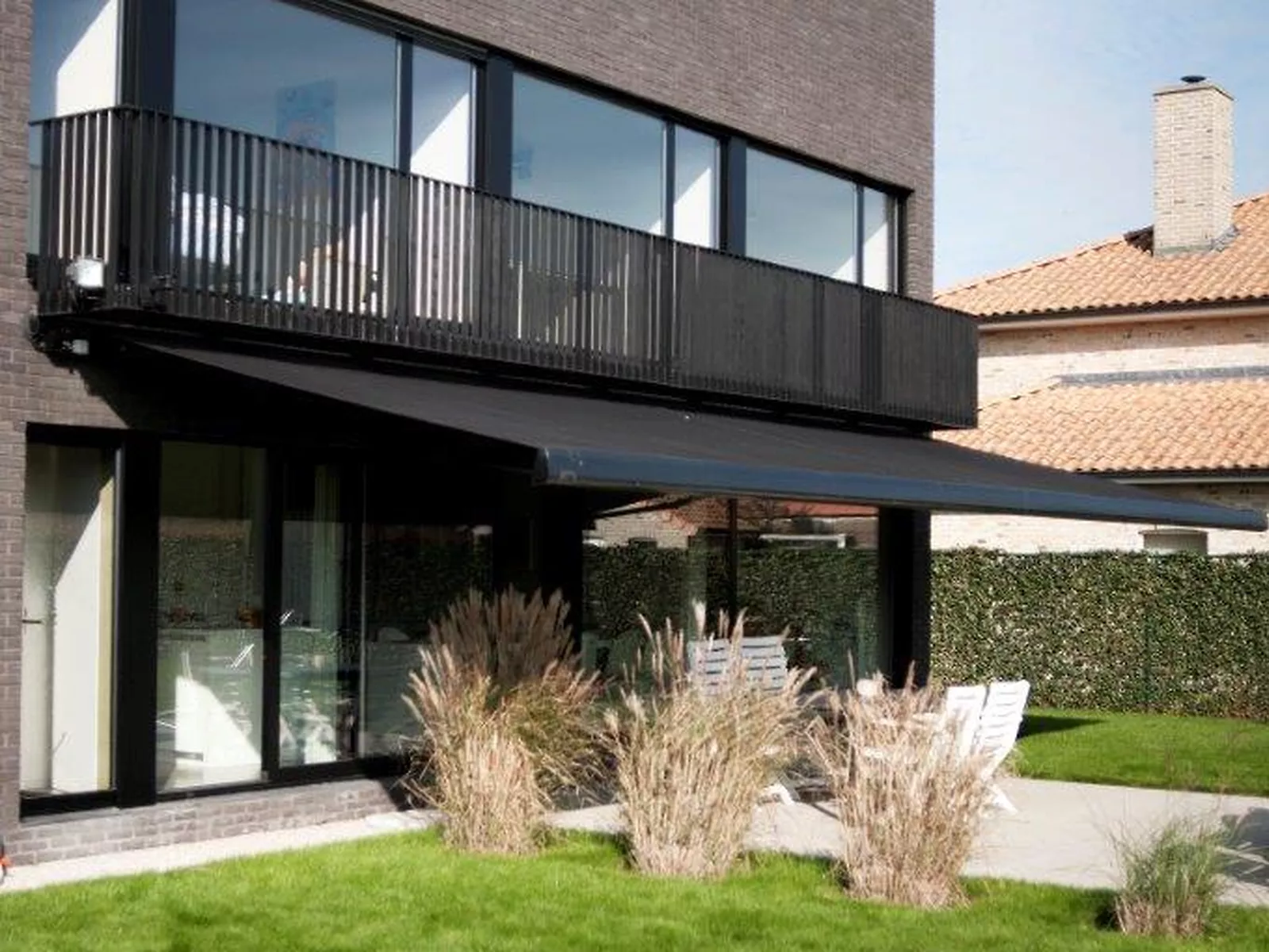 Modern strak zonnescherm Deinze