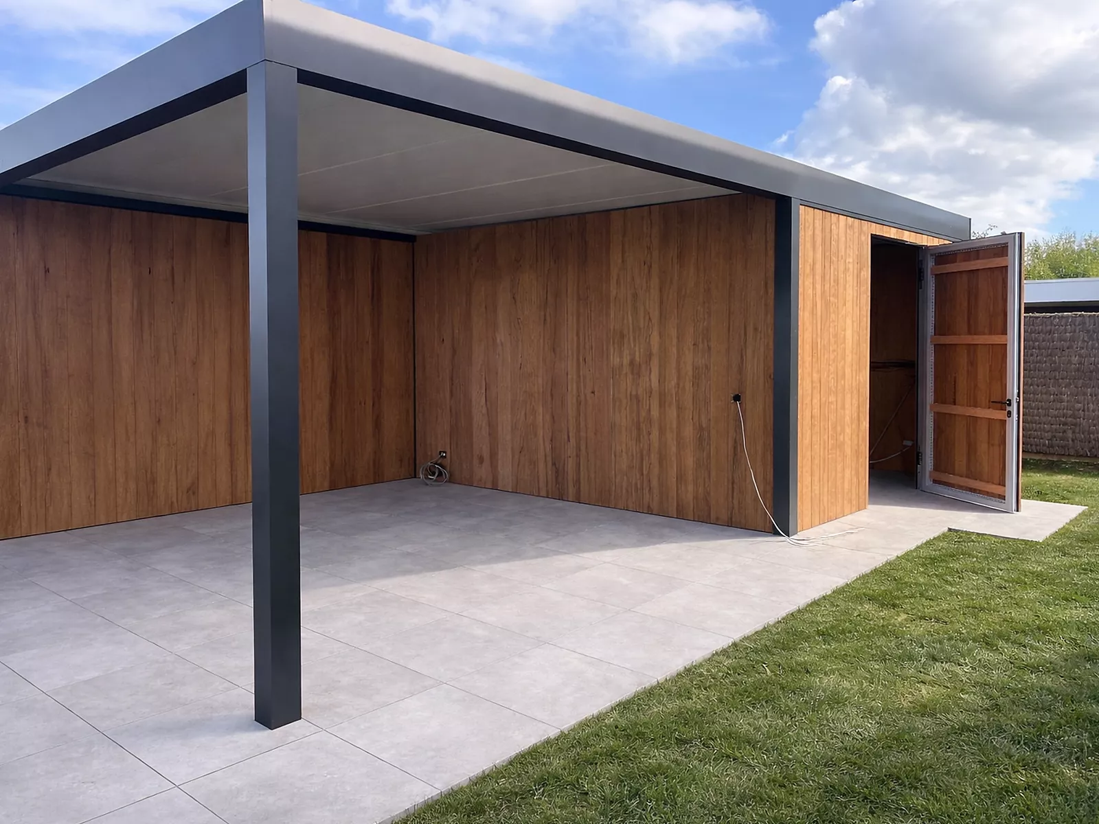 Carport met berging te Waregem