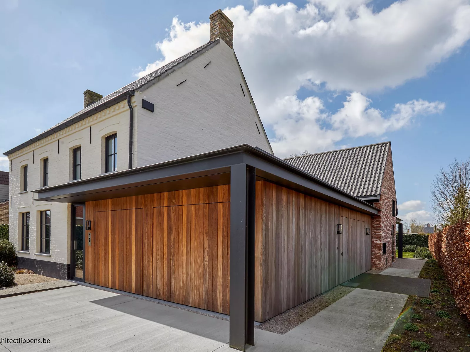 Kies ik best voor houten of voor aluminium gevelbekleding?