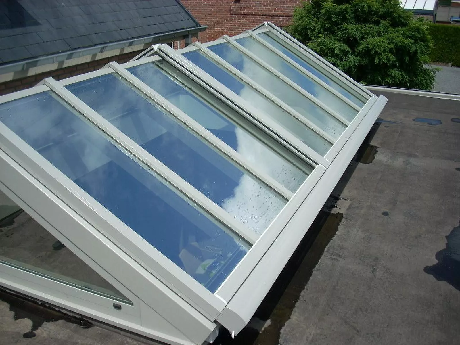 Zonwering op lichtstraat van woning in Waregem