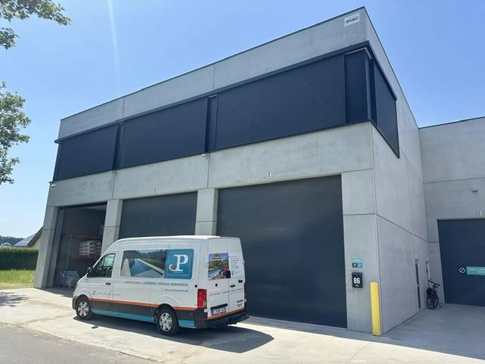 Renson Fixscreens voor industriebouw in Deerlijk