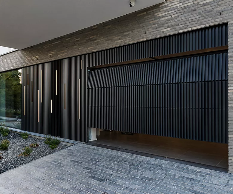 Eén verticale lijn over de hele gevel