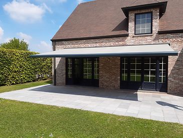 Knikarmschermen aan klassieke woningen