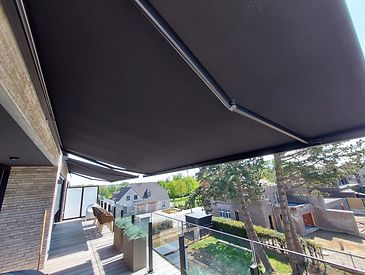 Knikarmschermen aan moderne woningen