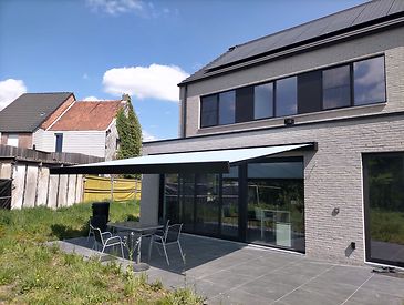 Knikarmschermen aan moderne woningen