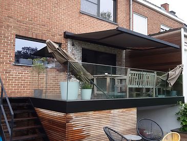 Knikarmschermen aan moderne woningen
