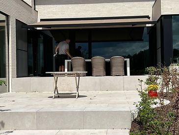 Knikarmschermen aan moderne woningen