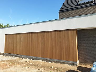 Houten poorten, strak, modern, hedendaags