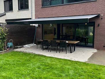 Knikarmschermen aan moderne woningen