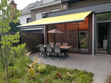 Knikarmschermen aan moderne woningen