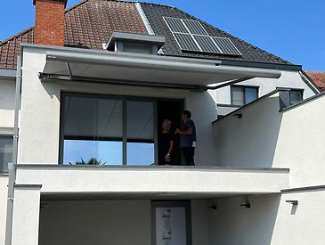 Knikarmschermen aan moderne woningen