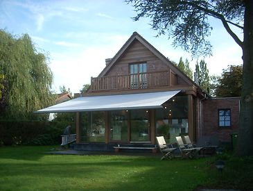 Knikarmschermen aan klassieke woningen