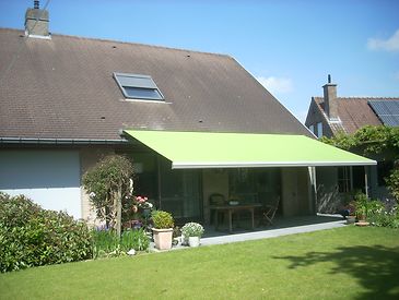 Knikarmschermen aan moderne woningen