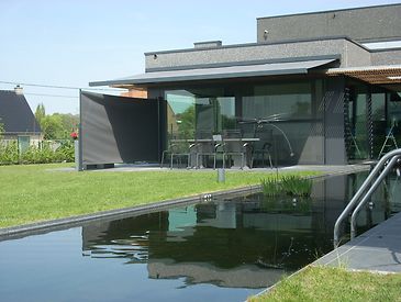 Knikarmschermen aan moderne woningen