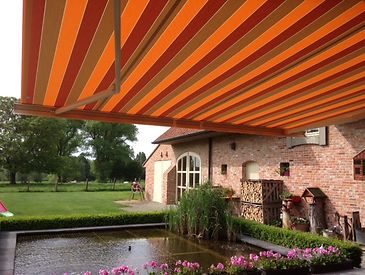 Knikarmschermen aan klassieke woningen