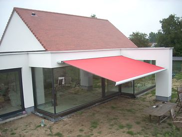 Knikarmschermen aan moderne woningen