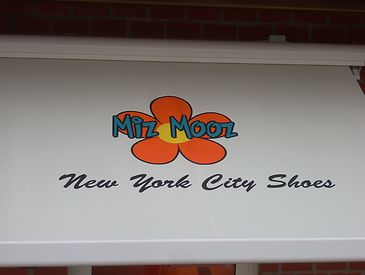 Knikarmscherm aan winkel