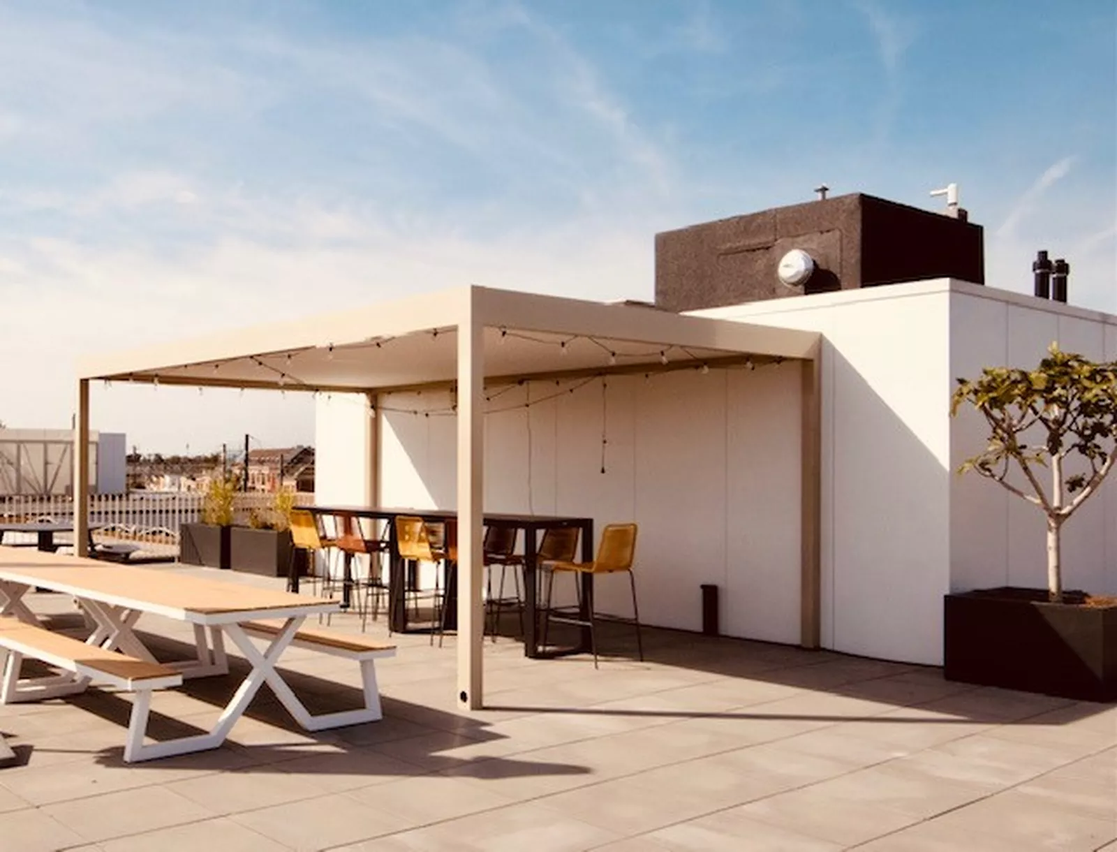 Een strak plafond boven je terras